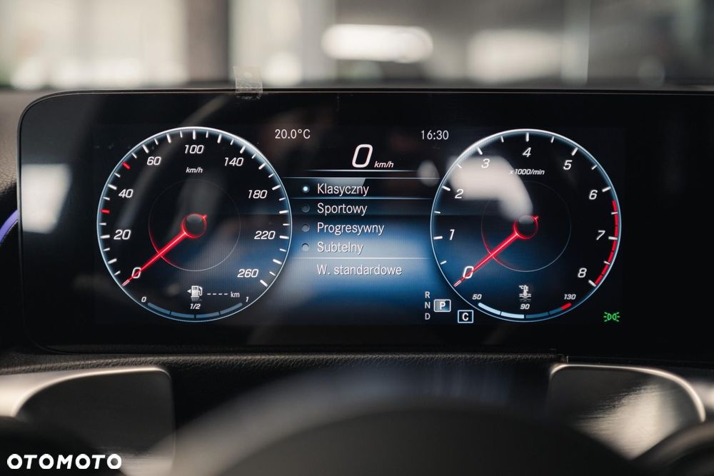 Mercedes-Benz GLB 200 4-Matic AMG Line 8G-DCT - 30