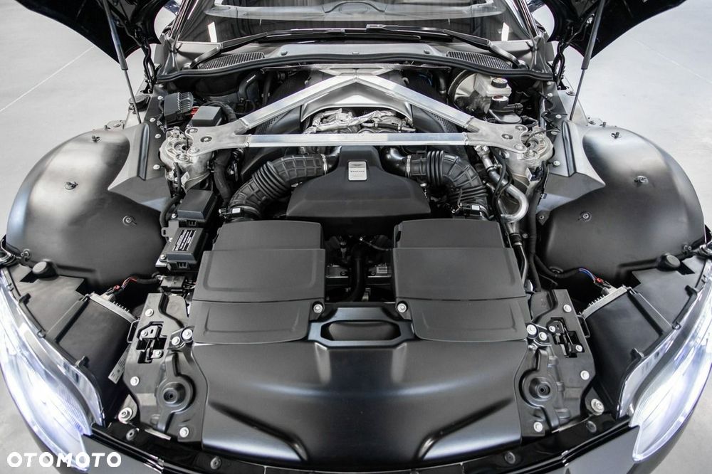 Aston Martin Vantage - 20