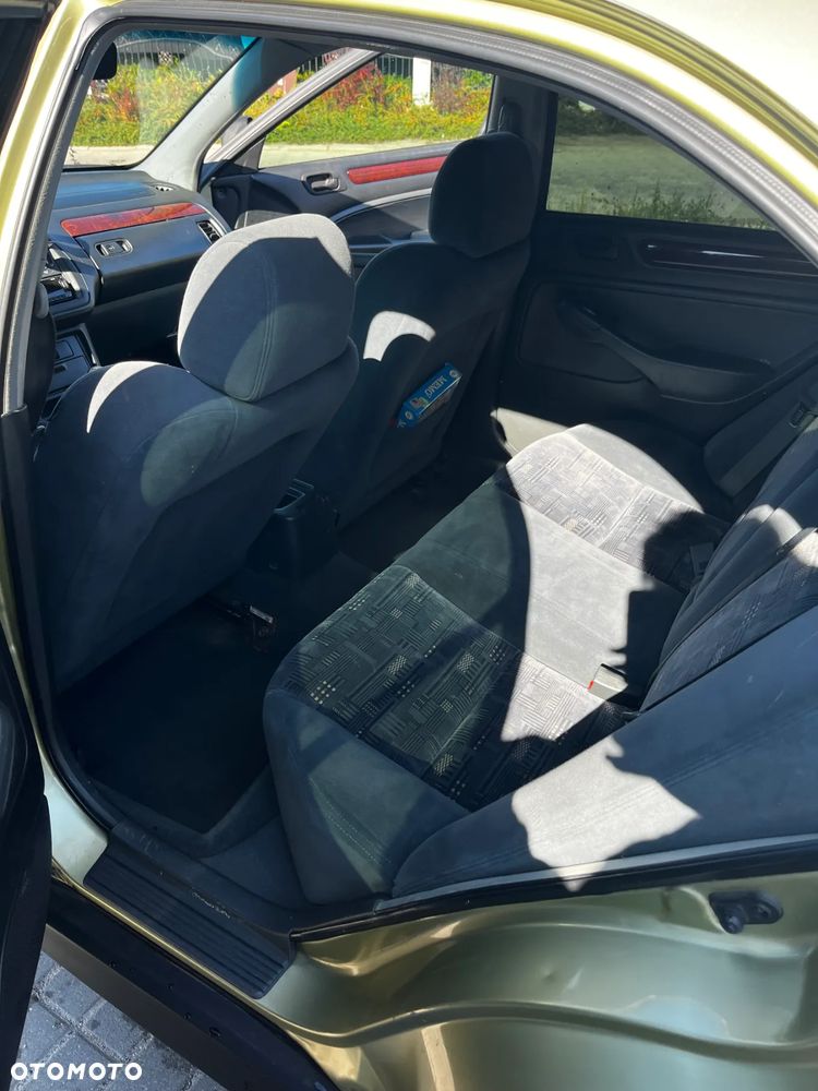 Honda Accord 1.8i S - 11