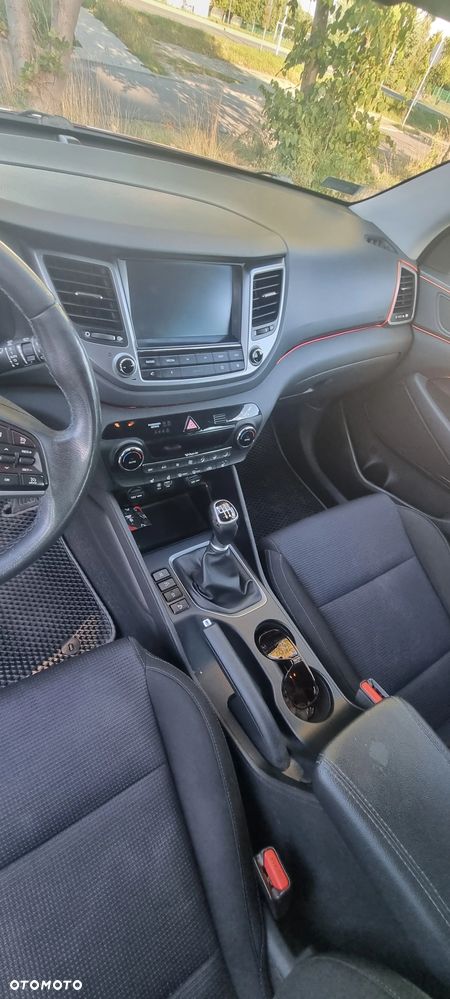 Hyundai Tucson 1.6 GDI BlueDrive GO 2WD - 11