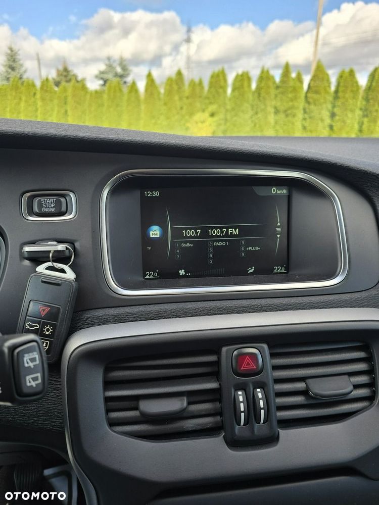 Volvo V40 - 25