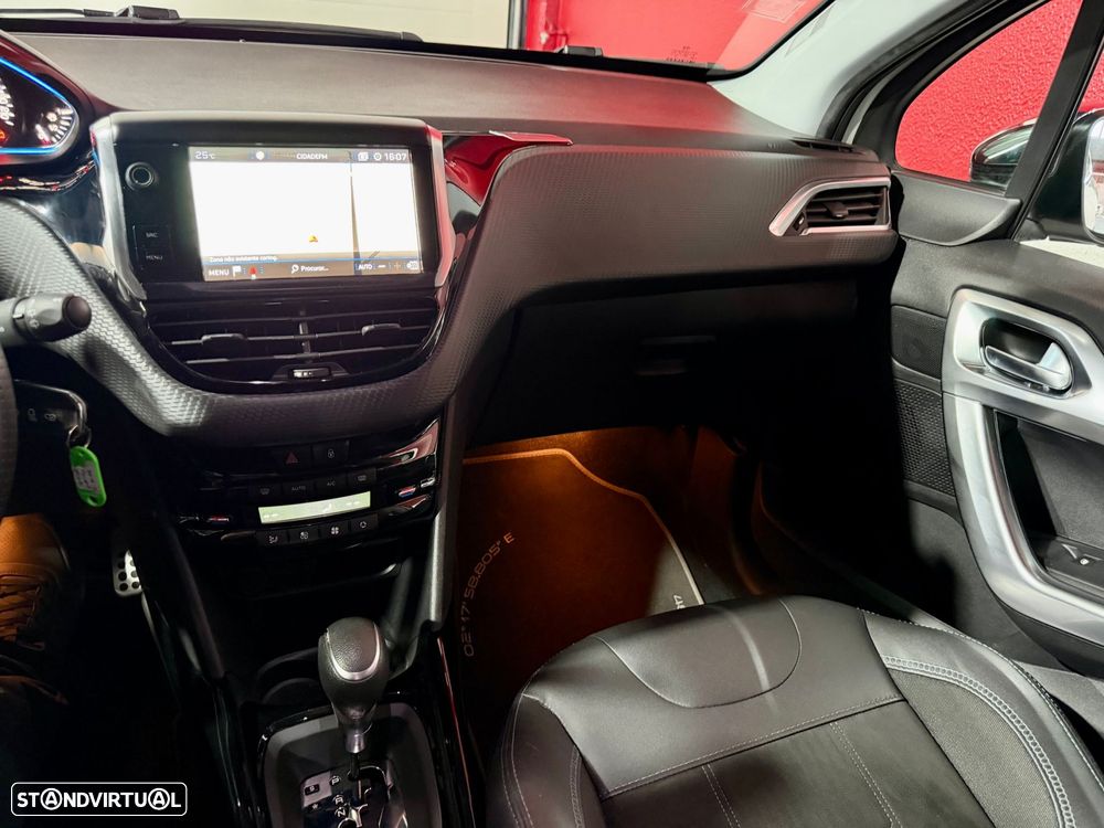 Peugeot 2008 1.2 PureTech Crossway EAT6 - 44