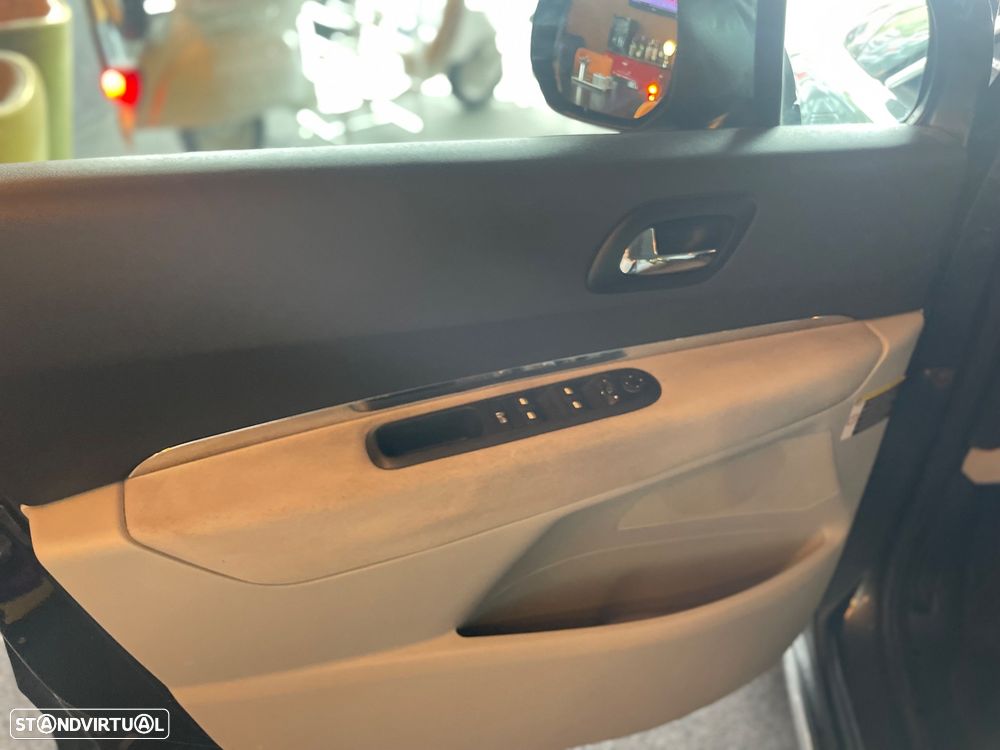 Peugeot 3008 2.0 HDi Hybrid4 - 8