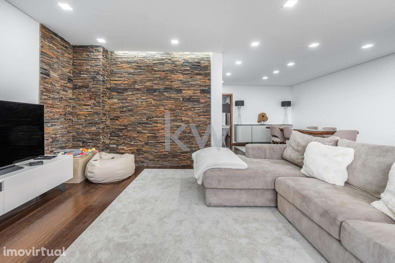 Fantástico apartamento T1 duplex remodelado e transformado em T4 - Grande imagem: 4/42