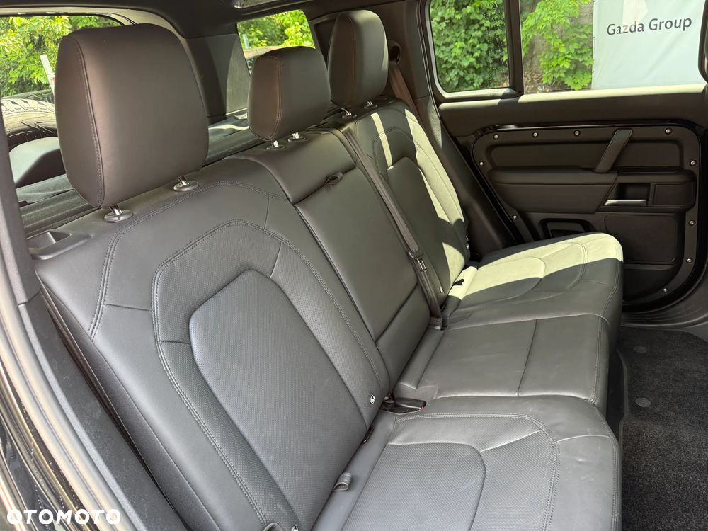 Land Rover Defender 3.0 D300 mHEV X-Dynamic SE - 17