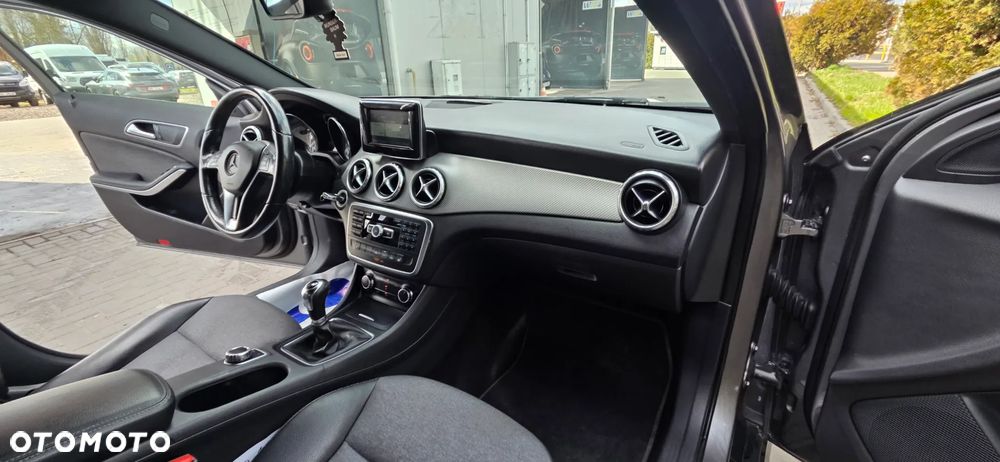Mercedes-Benz GLA - 37