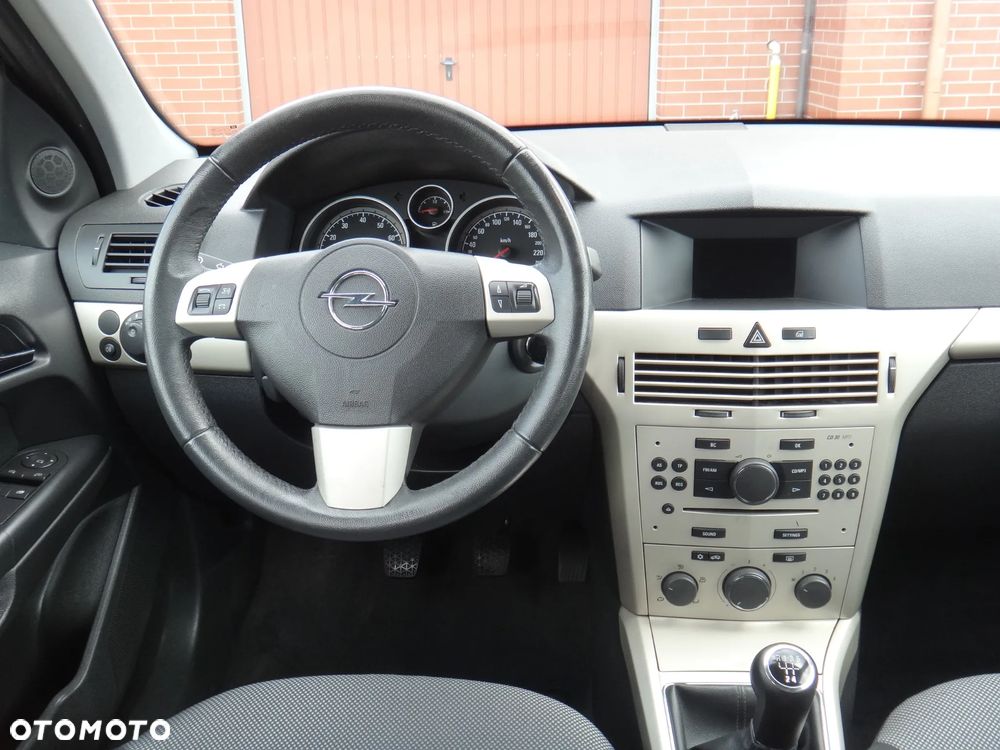 Opel Astra 1.6 Innovation - 30