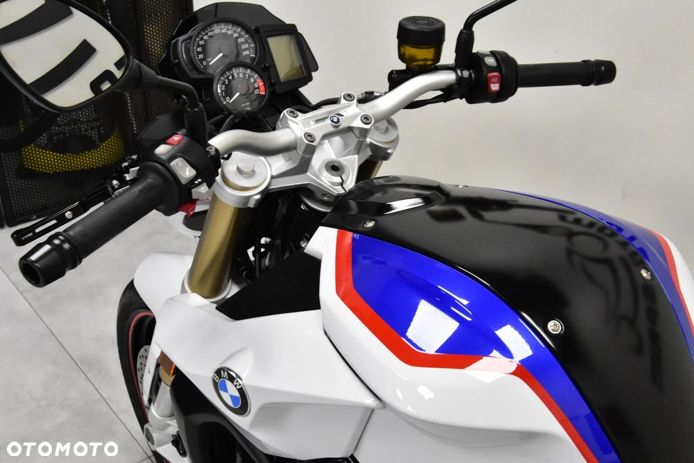 BMW F - 17
