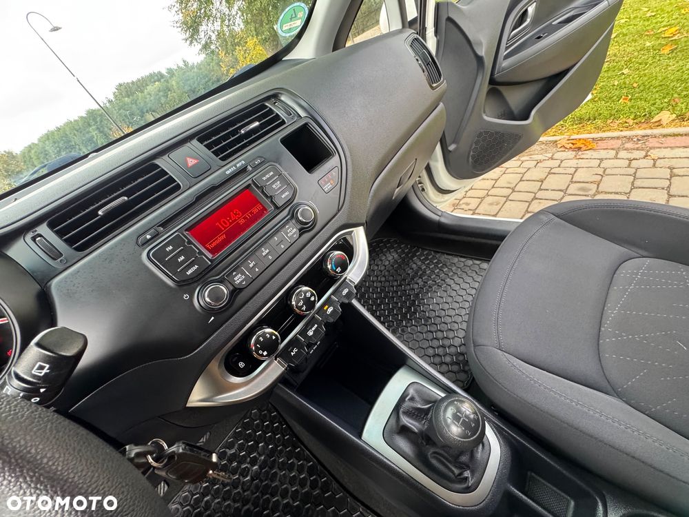Kia Rio - 15