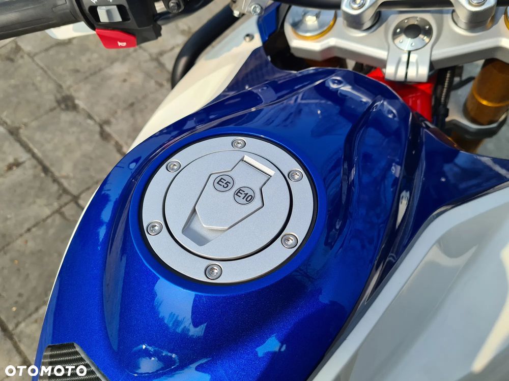 BMW G - 9