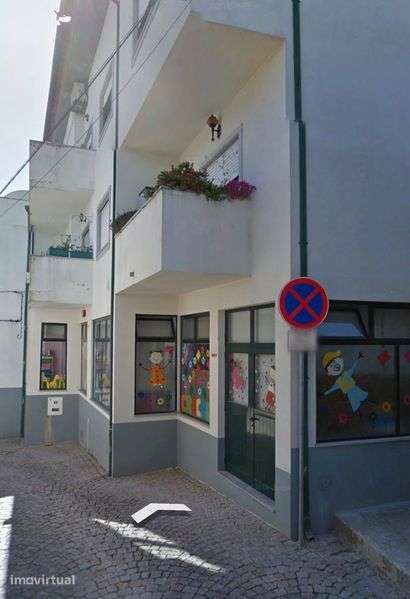 Loja c/ 140m2 em Abraveses