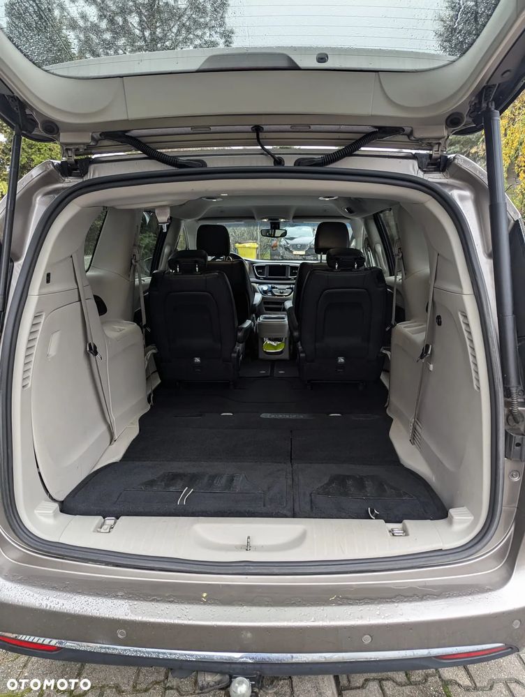 Chrysler Pacifica - 15