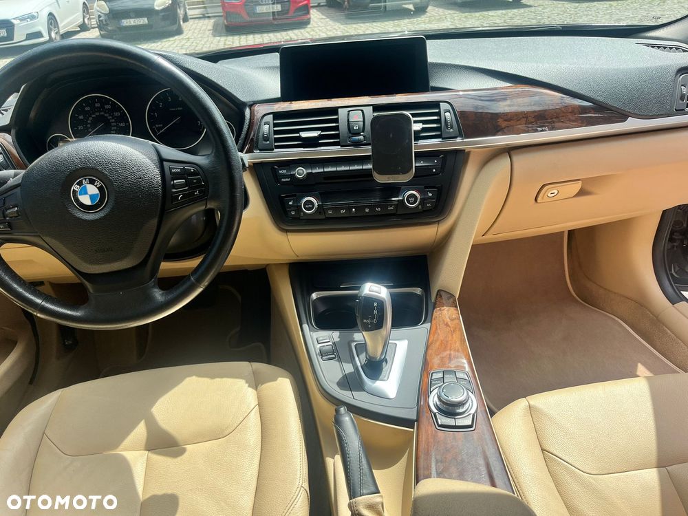 BMW Seria 3 328i xDrive - 10