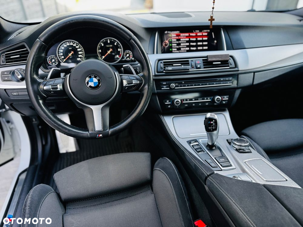 BMW Seria 5 520d xDrive - 13