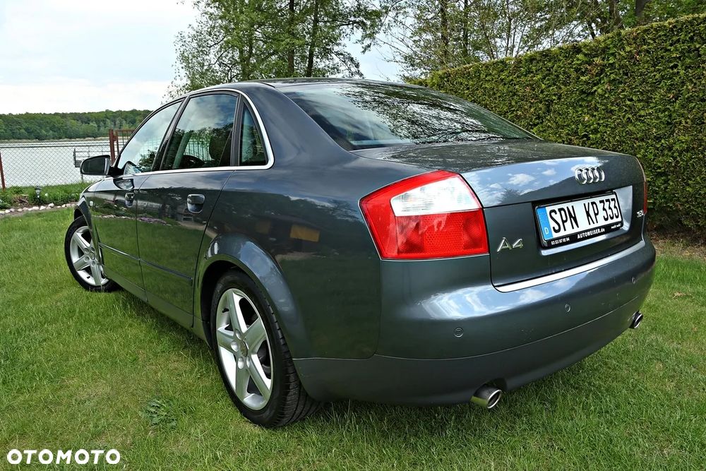 Audi A4 Limousine - 18