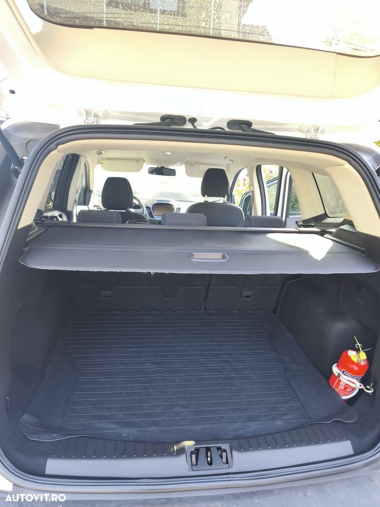 Ford Kuga - 10