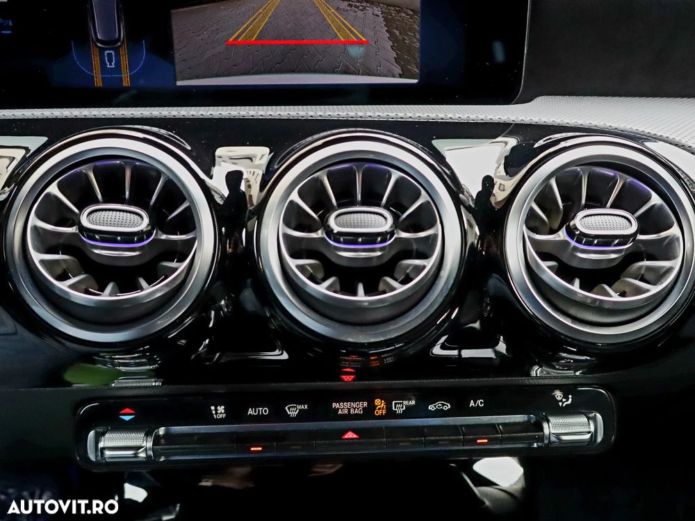 Mercedes-Benz CLA 180 Shooting Brake 7G-DCT AMG Line - 32