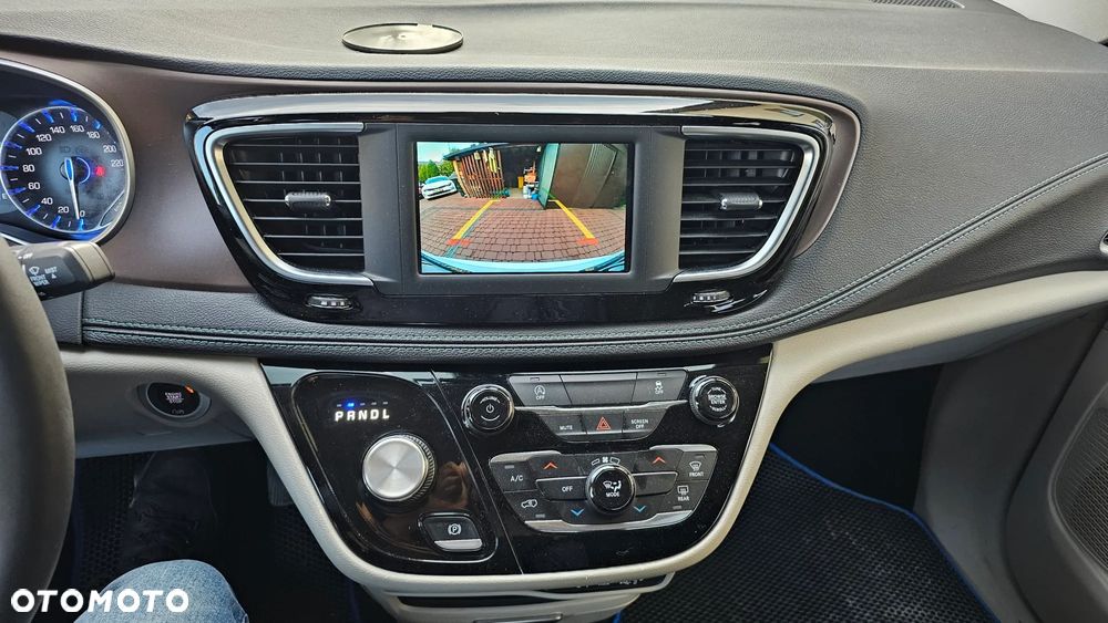 Chrysler Pacifica - 40