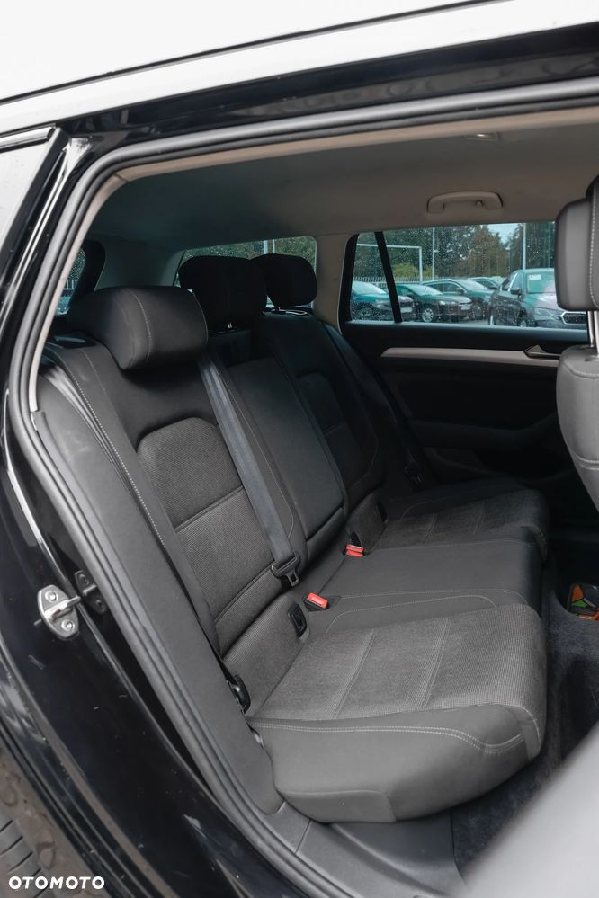 Volkswagen Passat - 20