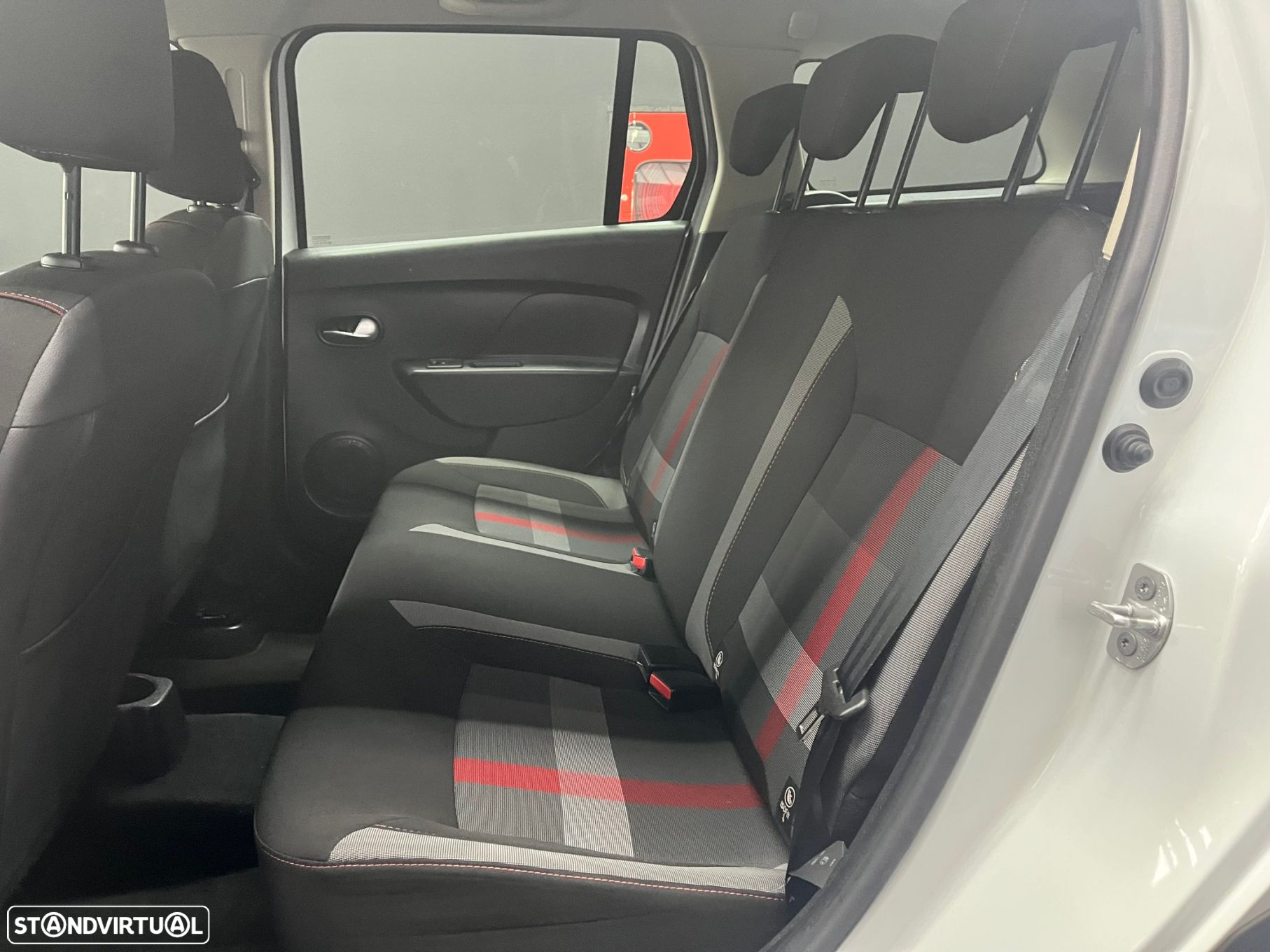 Dacia Logan MCV 0.9 TCe Stepway - 9