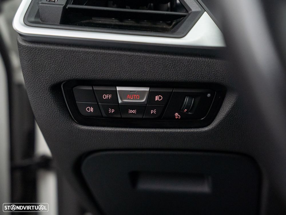 BMW i4 eDrive40 — fotografia 19