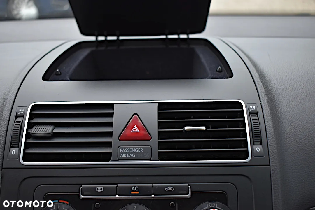 Volkswagen Touran - 22