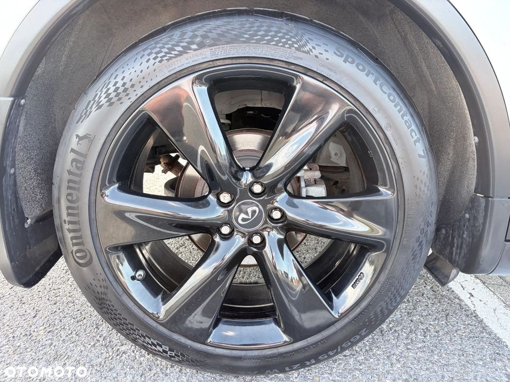 Infiniti QX70 - 26
