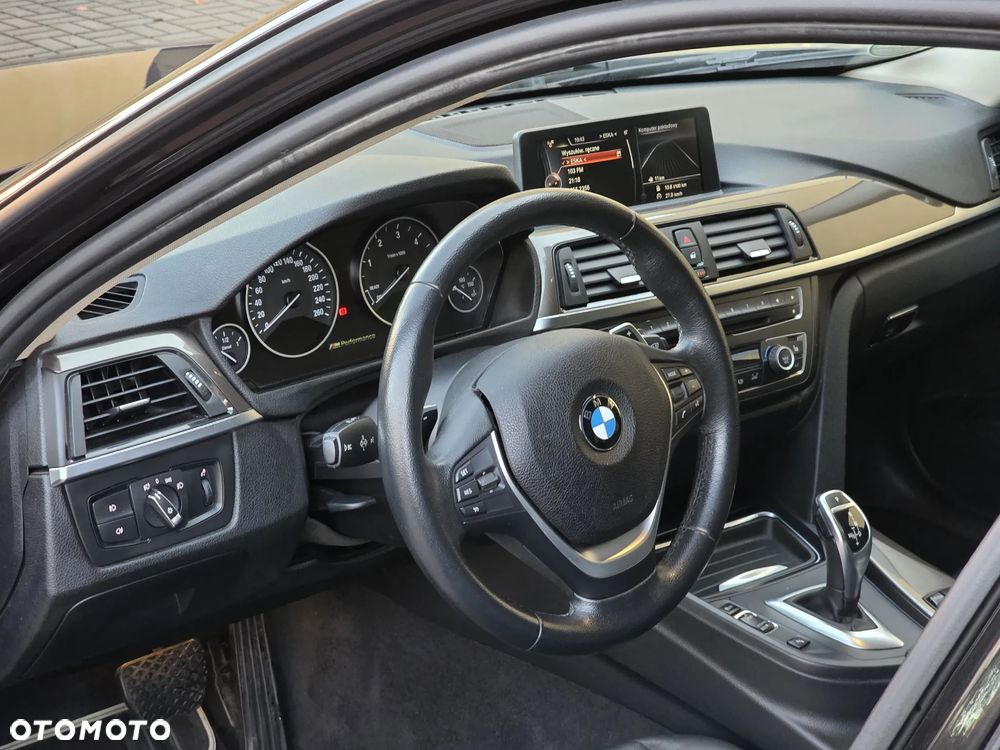 BMW Seria 3 330d Sport-Aut Blue Performance Modern Line - 13