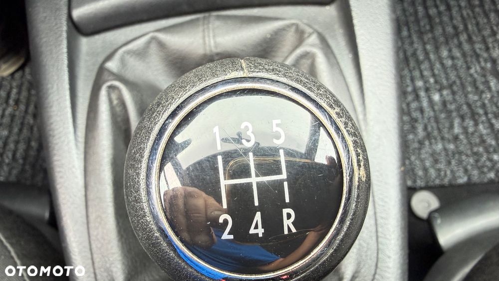 Volkswagen Passat 1.6 Comfortline Family - 16
