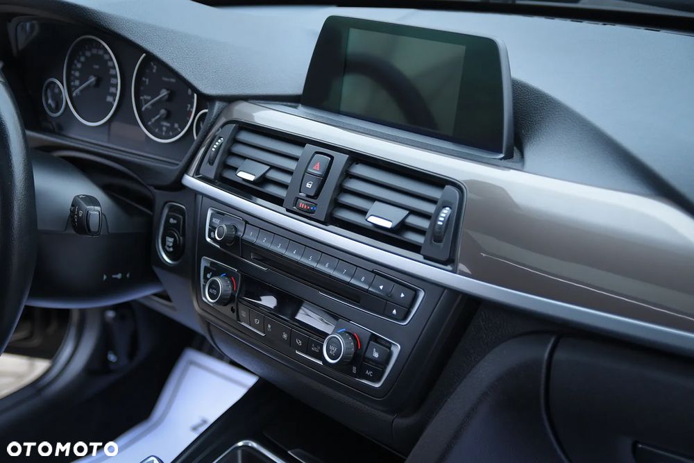 BMW Seria 3 316i Modern Line - 24