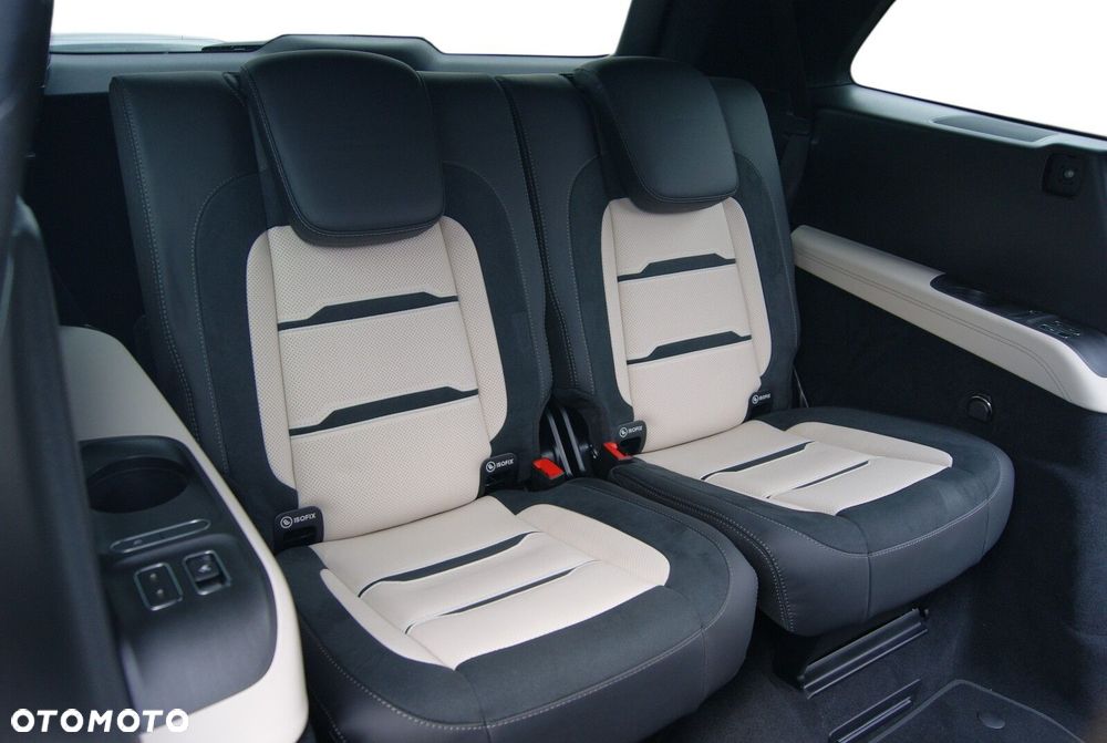 Mercedes-Benz GLS - 12