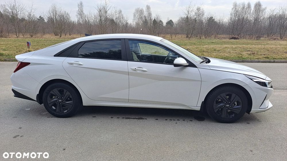 Hyundai Elantra ver-1-6-comfort - 12