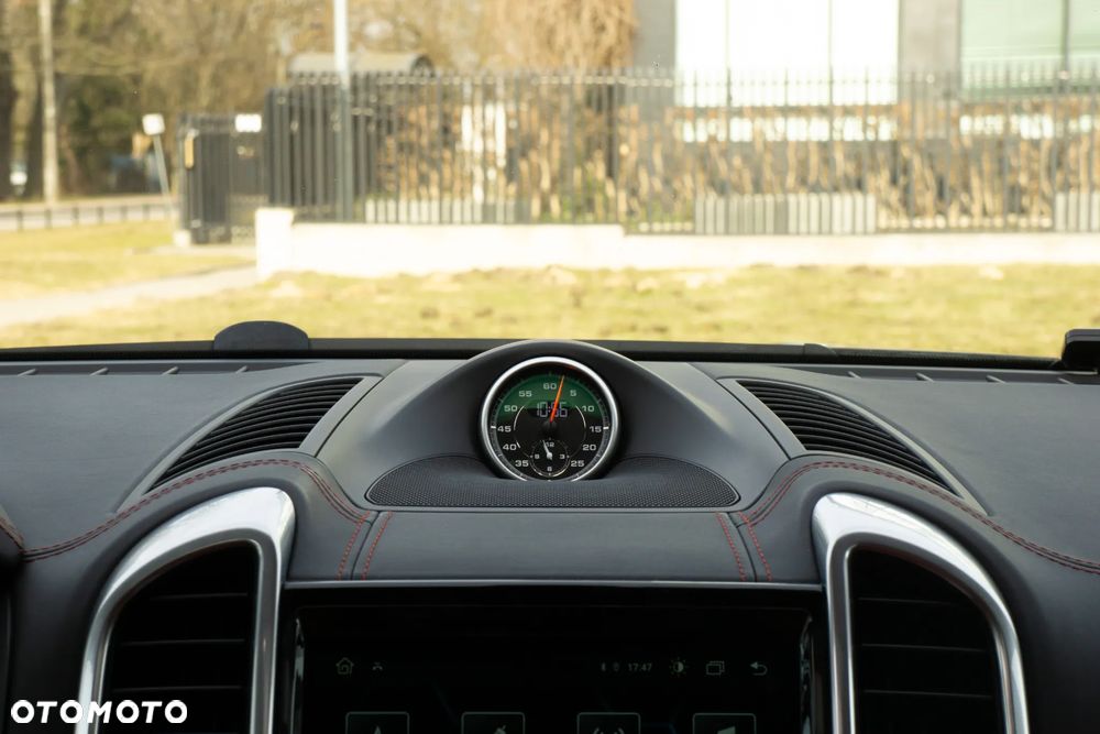 Porsche Cayenne Turbo S Tiptronic S - 25