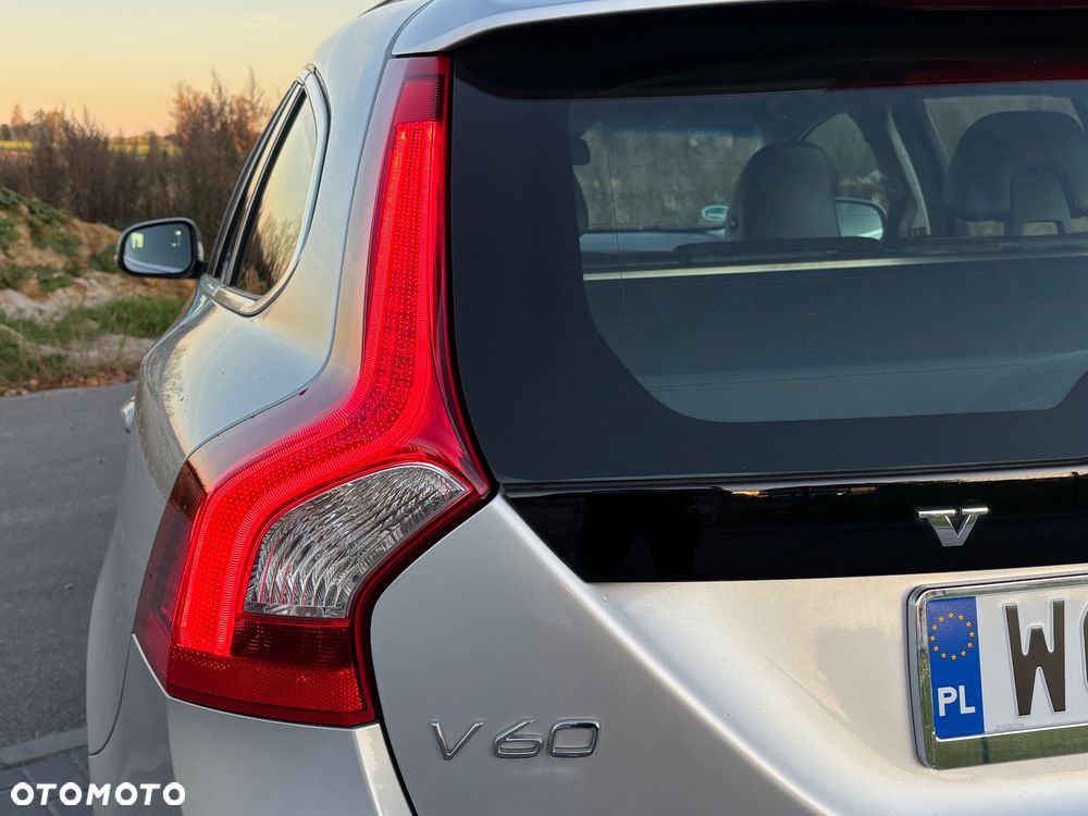 Volvo V60 D4 Geartronic Momentum - 11