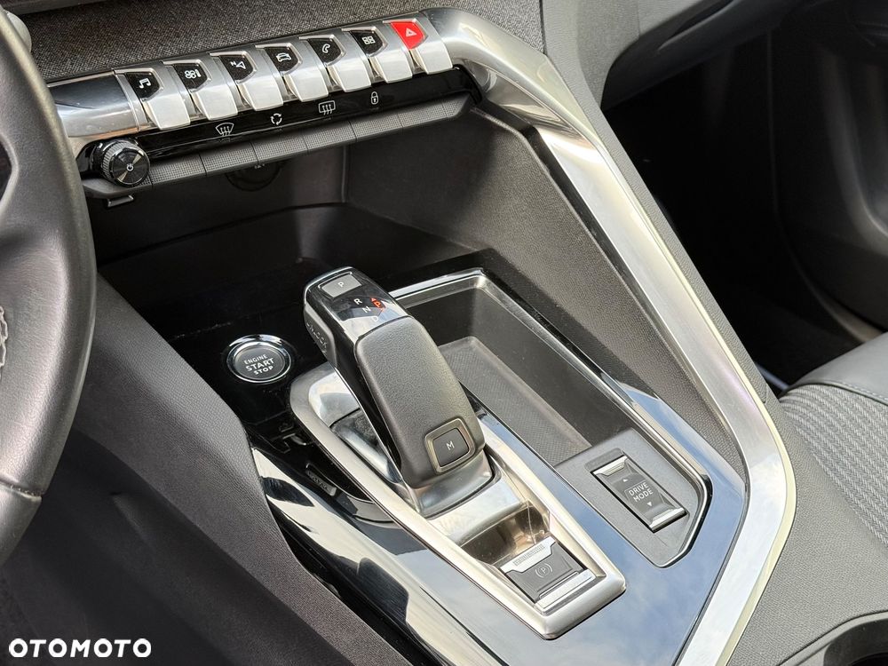 Peugeot 3008 1.5 BlueHDi Allure S&S EAT8 - 17