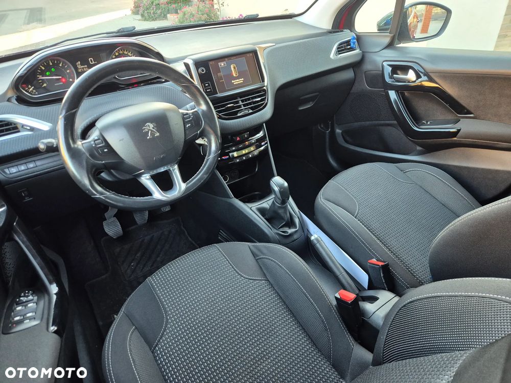 Peugeot 208 2016 photo 5