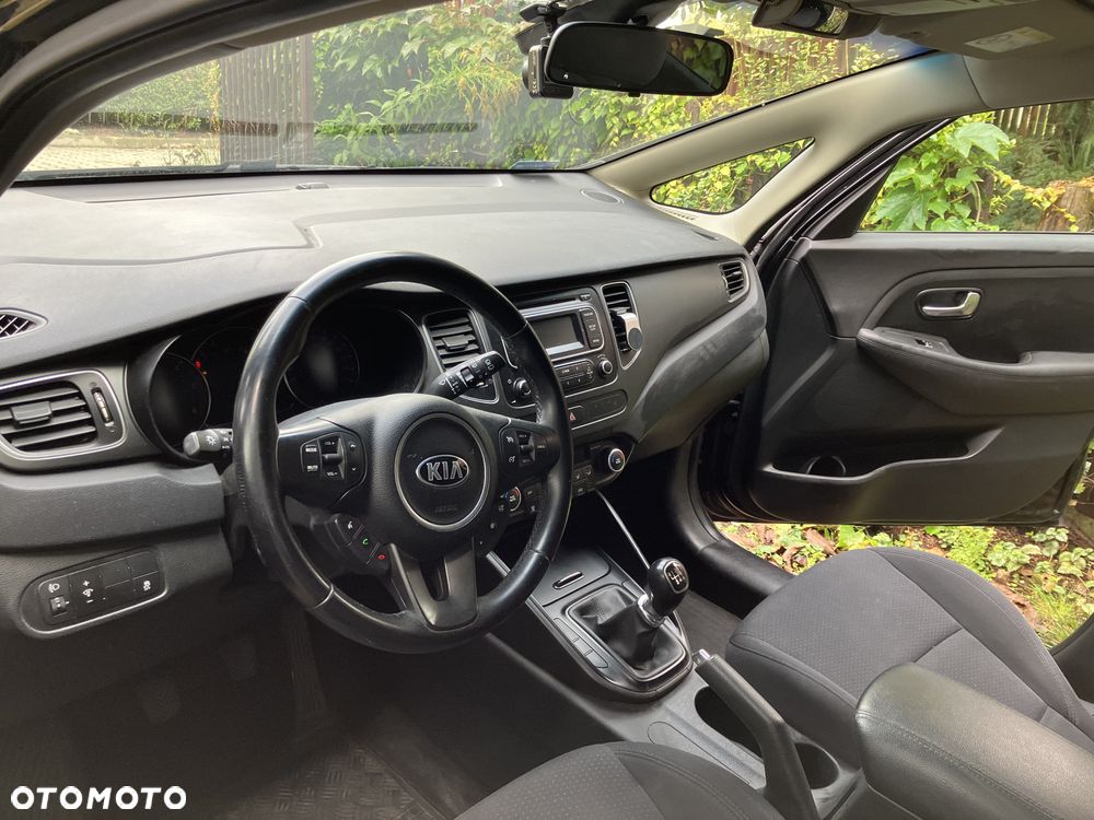 Kia Carens - 16
