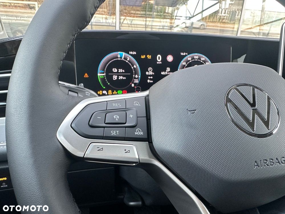 Volkswagen Passat - 16