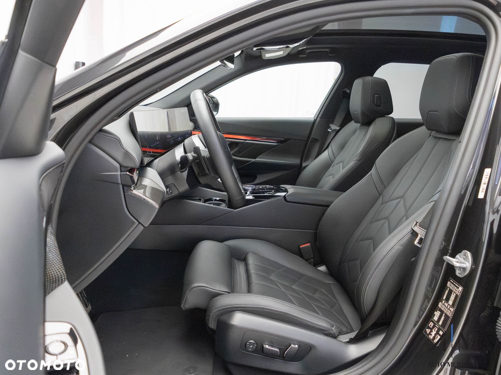 BMW Seria 5 520d xDrive - 17