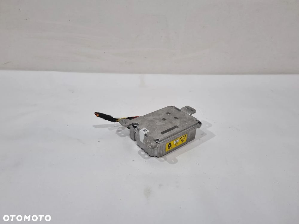 MERCEDES W213 MODUŁ KONWERTER NAPIĘCIA A0008271105 - 4