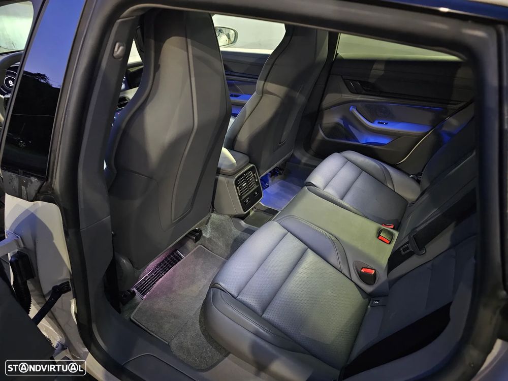 Porsche Taycan Cross Turismo 4 - 15