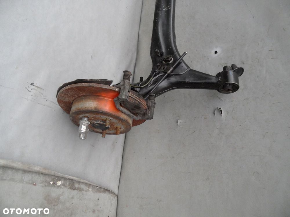 OŚ TYLNA BELKA ZAWIESZENIA TYŁ TOYOTA COROLLA VERSO 2011 IGŁA - 2