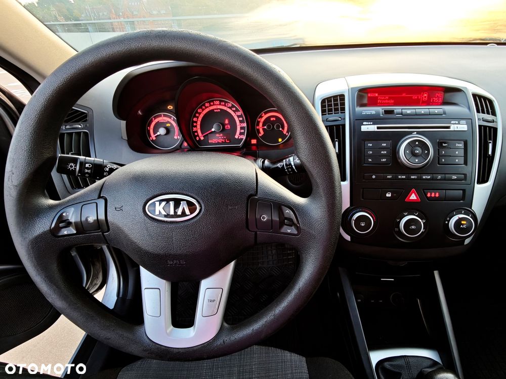 Kia Ceed - 24