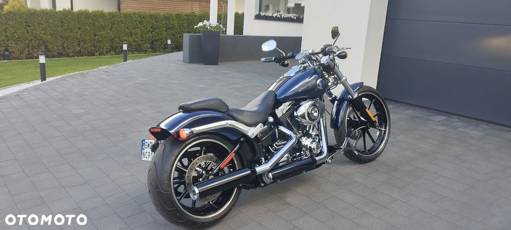 Harley-Davidson Softail Breakout - 30