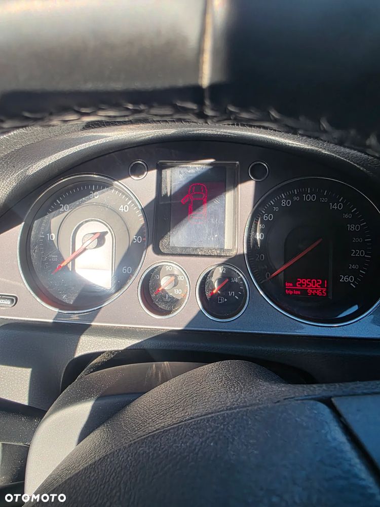 Volkswagen Passat 1.9 TDI DPF BlueMotion - 11