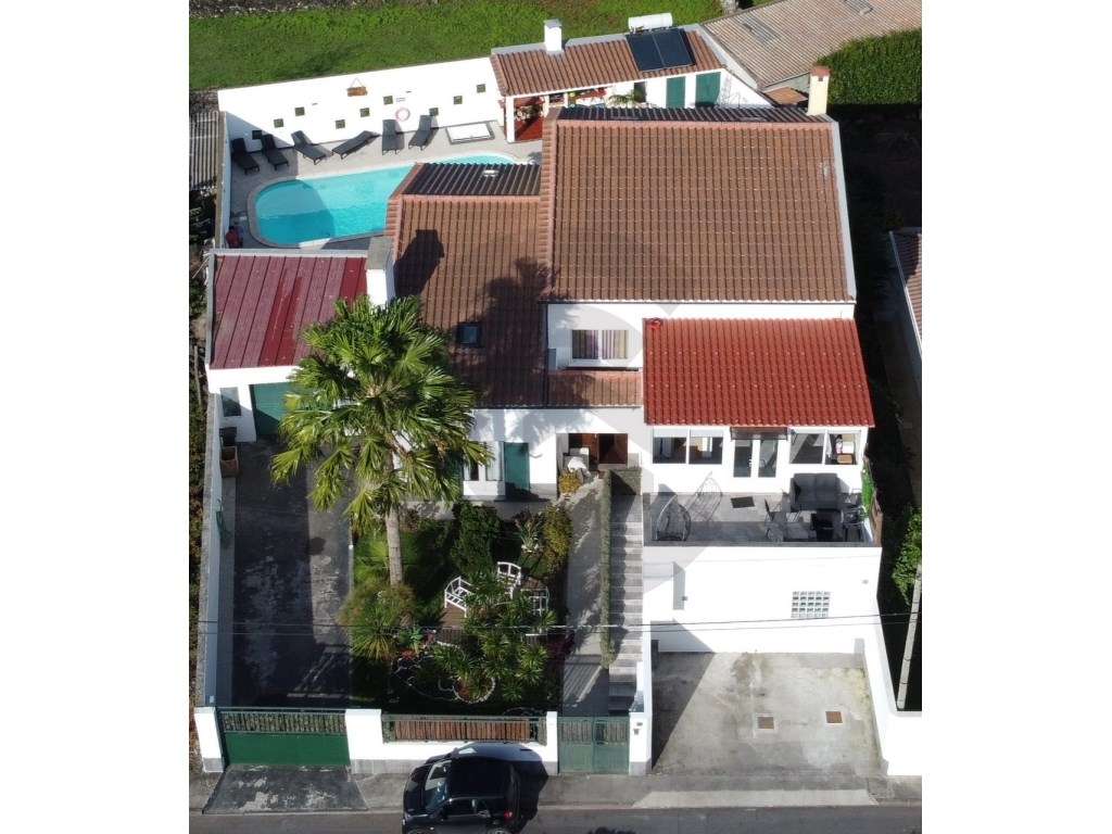 Investimento de Luxo em São Miguel: Moradia com 3 Unidades Independ... - Grande imagem: 4/12