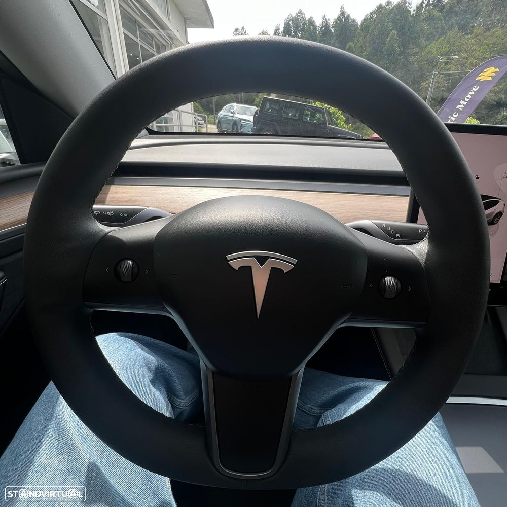 Tesla Model Y Long Range Dual Motor AWD - 13