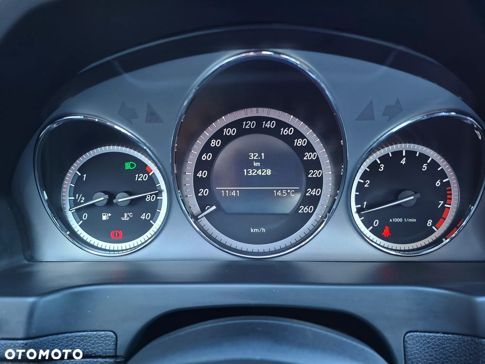 Mercedes-Benz Klasa C 180 CGI BlueEFFICIENCY Avantgarde - 27