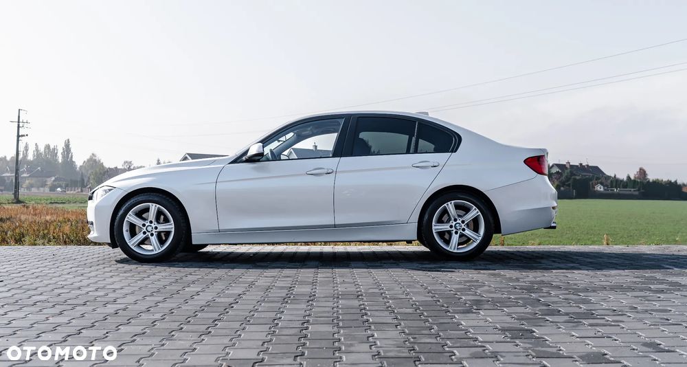 BMW Seria 3 320d Luxury Line - 2