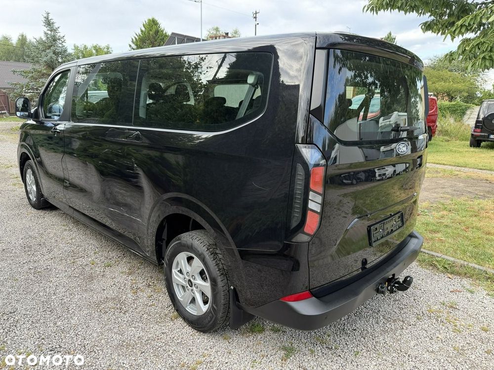Ford Tourneo Custom - 12